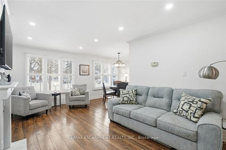 Photo 7 at 697 LOMOND Crescent, Shoreacres, Burlington