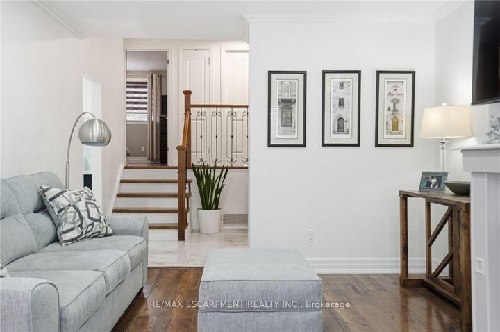 Photo 8 at 697 LOMOND Crescent, Shoreacres, Burlington