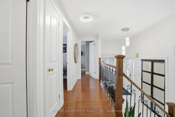 Photo 20 at 697 LOMOND Crescent, Shoreacres, Burlington