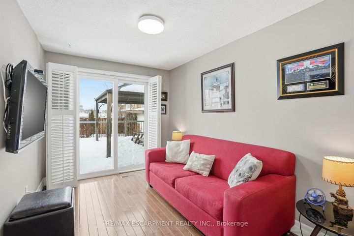 Photo 25 at 697 LOMOND Crescent, Shoreacres, Burlington