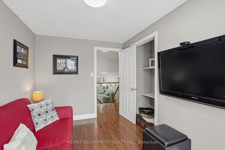 Photo 26 at 697 LOMOND Crescent, Shoreacres, Burlington