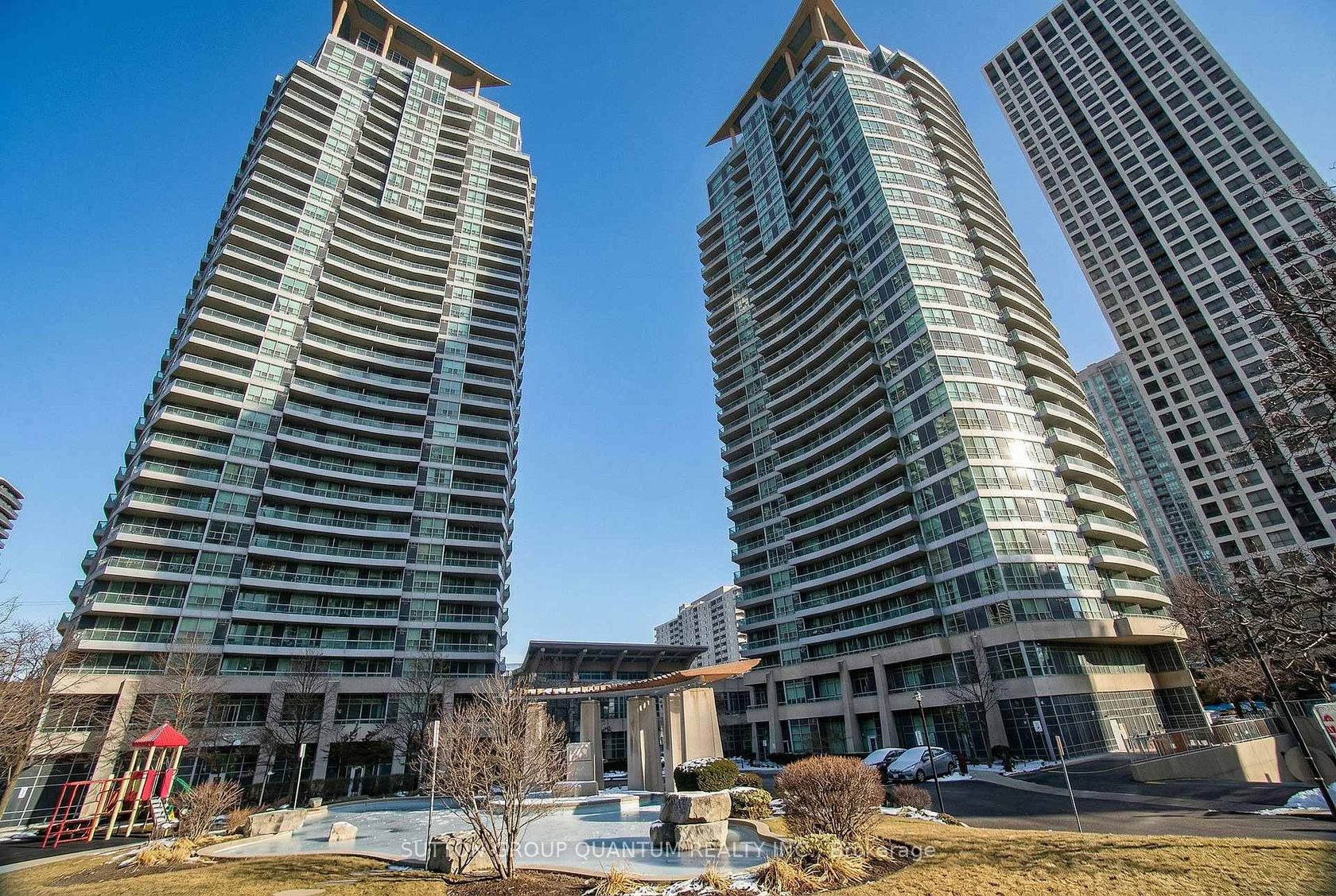 2705 - 1 Elm Drive W, City Centre, Mississauga by Loree Meneguzzi Real Estate 2705 - 1 Elm Drive W, City Centre, Mississauga