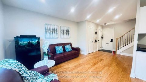 Photo 2 at 213 - 5879 Bathurst Street, Newtonbrook West, Toronto