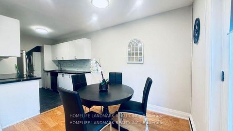 Photo 7 at 213 - 5879 Bathurst Street, Newtonbrook West, Toronto