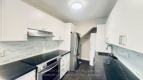 Photo 9 at 213 - 5879 Bathurst Street, Newtonbrook West, Toronto