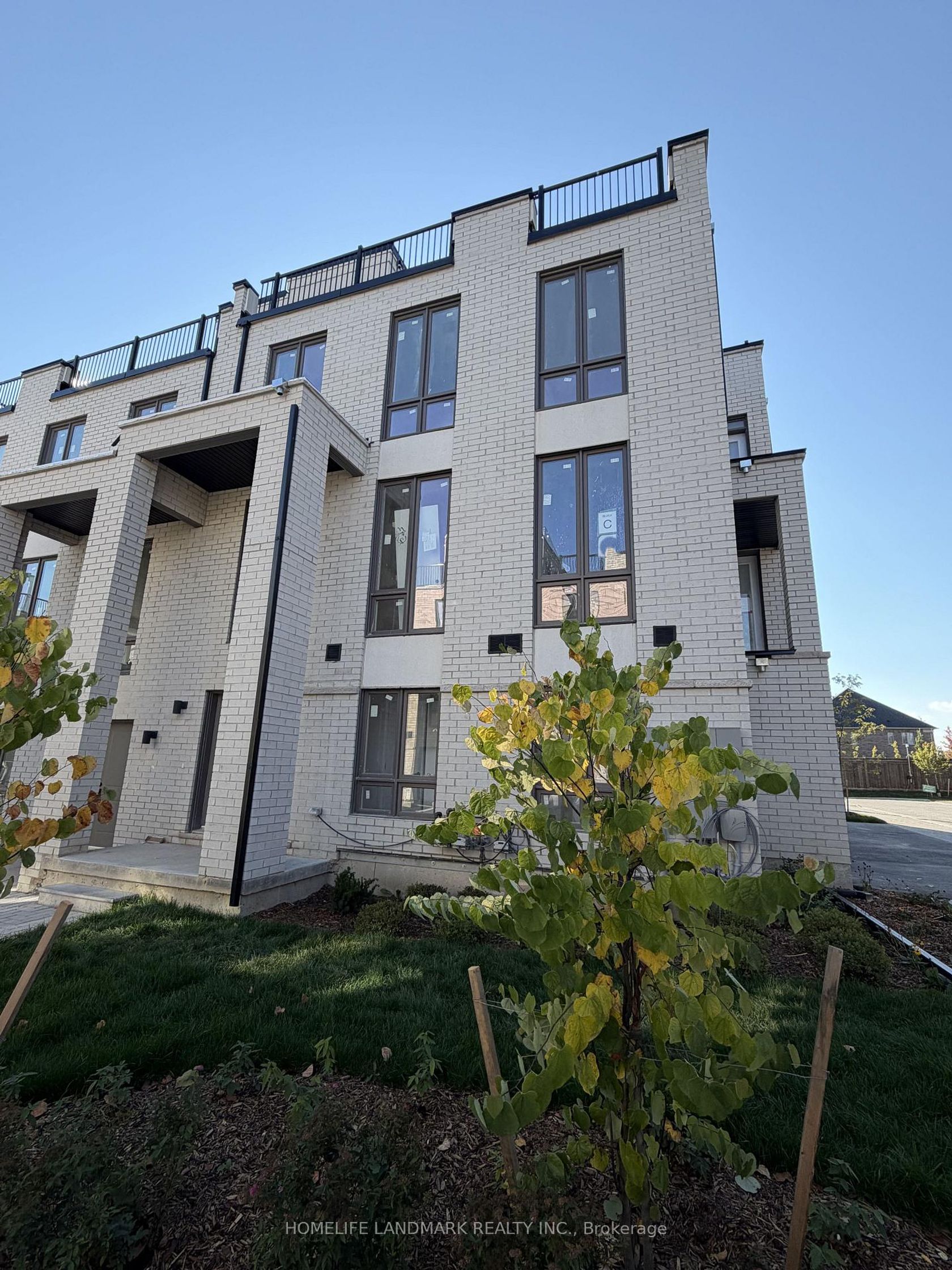 10 Bancroft Lane, Jefferson, Richmond Hill photo number 2