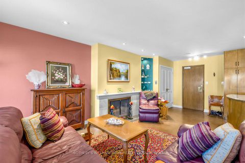 Photo 2 at 202 - 8 Hawthorn Avenue, Moore Park, Toronto