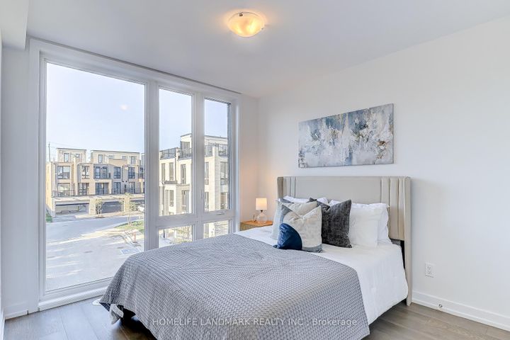 Photo 19 at 31 Bancroft Lane, Jefferson, Richmond Hill