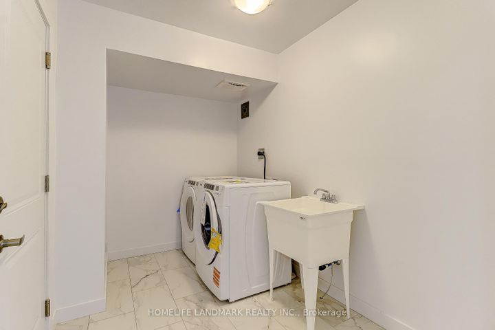 Photo 22 at 31 Bancroft Lane, Jefferson, Richmond Hill