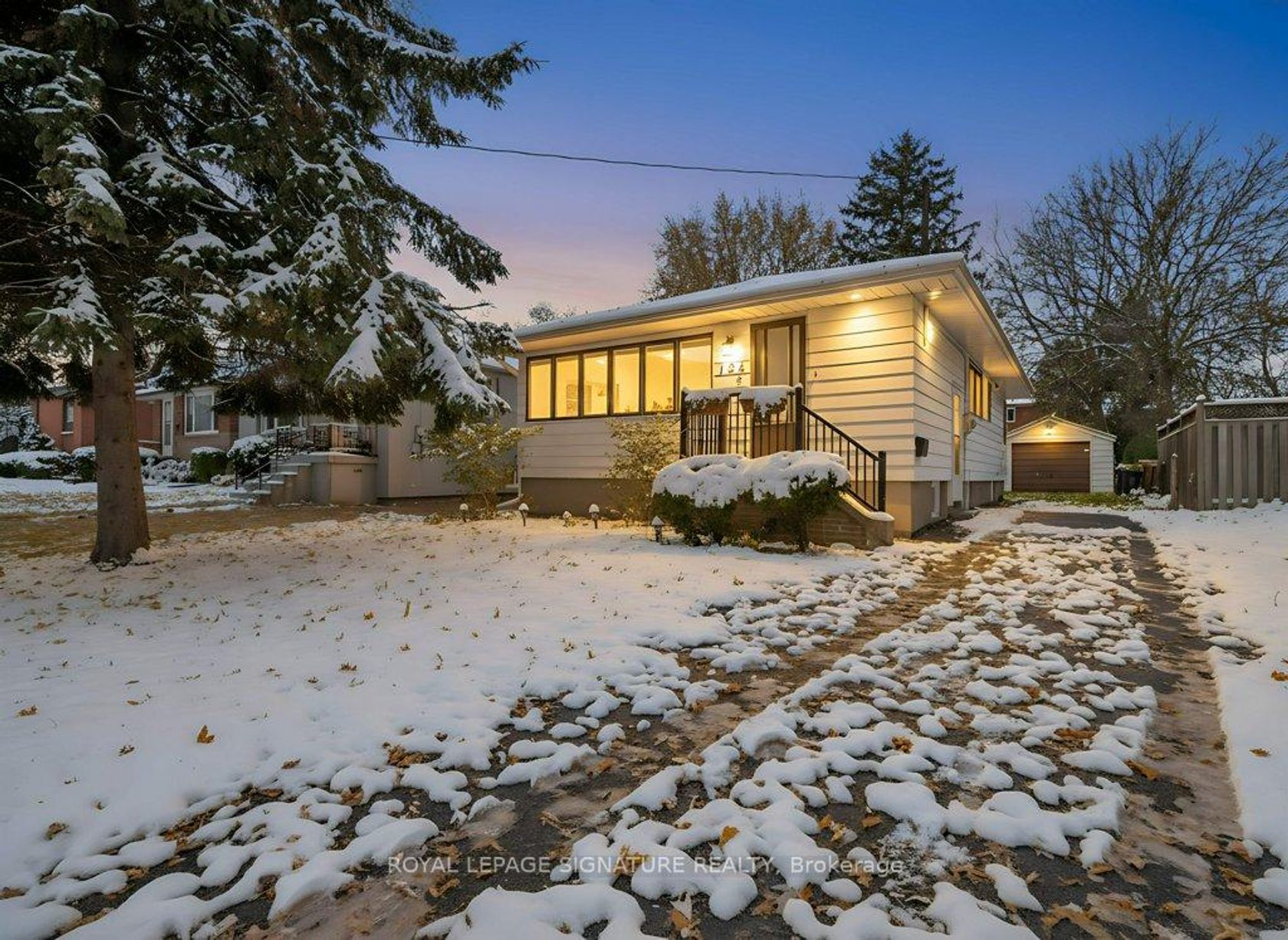 184 Hendon Avenue, Newtonbrook West, Toronto by Loree Meneguzzi Real Estate 184 Hendon Avenue, Newtonbrook West, Toronto