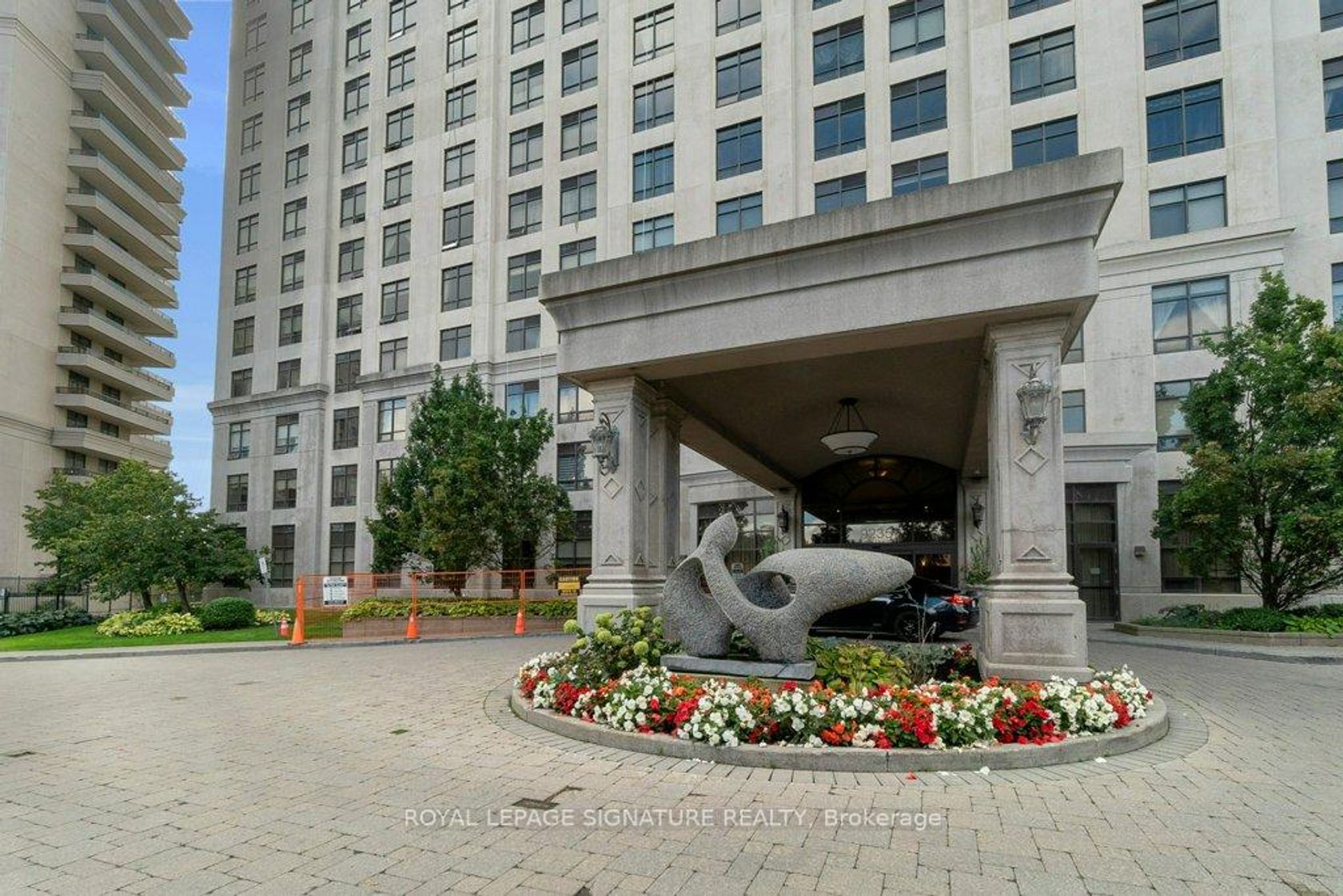 707 - 9235 Jane Street, Maple, Vaughan photo number 2