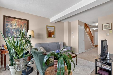 Photo 5 at 10 - 369 Riddell Court, College Manor, Newmarket