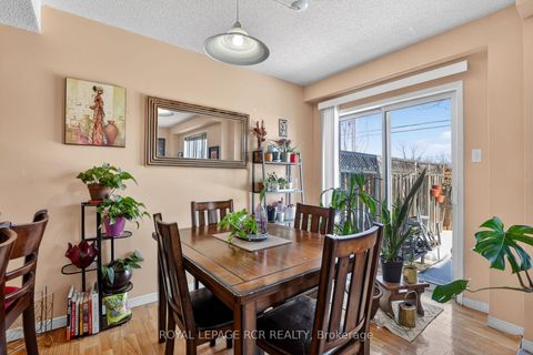 Photo 7 at 10 - 369 Riddell Court, College Manor, Newmarket