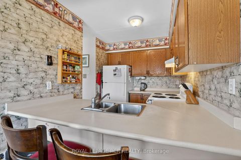 Photo 11 at 10 - 369 Riddell Court, College Manor, Newmarket