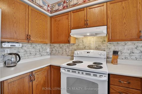 Photo 15 at 10 - 369 Riddell Court, College Manor, Newmarket