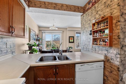 Photo 16 at 10 - 369 Riddell Court, College Manor, Newmarket