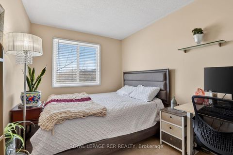 Photo 18 at 10 - 369 Riddell Court, College Manor, Newmarket