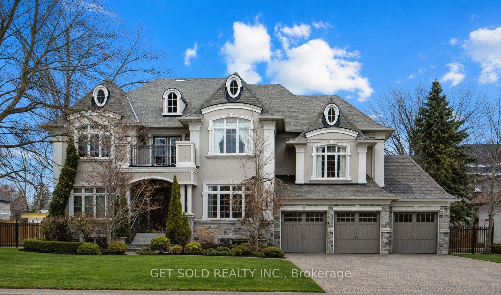 8 Thornhill Avenue, Uplands, Vaughan photo number 2