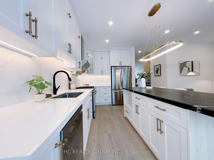 Photo 10 at 43 Sedgeway Heights, Vellore Village, Vaughan