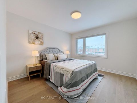 Photo 34 at 43 Sedgeway Heights, Vellore Village, Vaughan