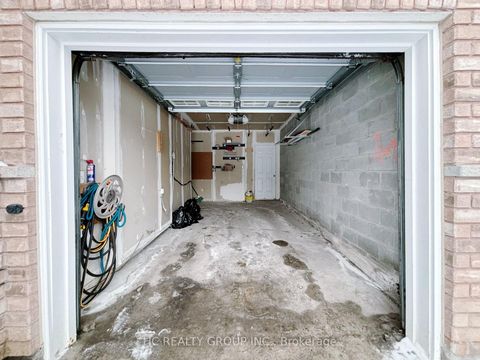 Photo 42 at 43 Sedgeway Heights, Vellore Village, Vaughan