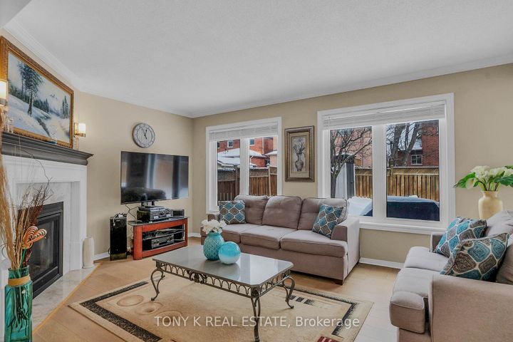 Photo 3 at 10 Hepburn Crescent, Georgetown, Halton Hills