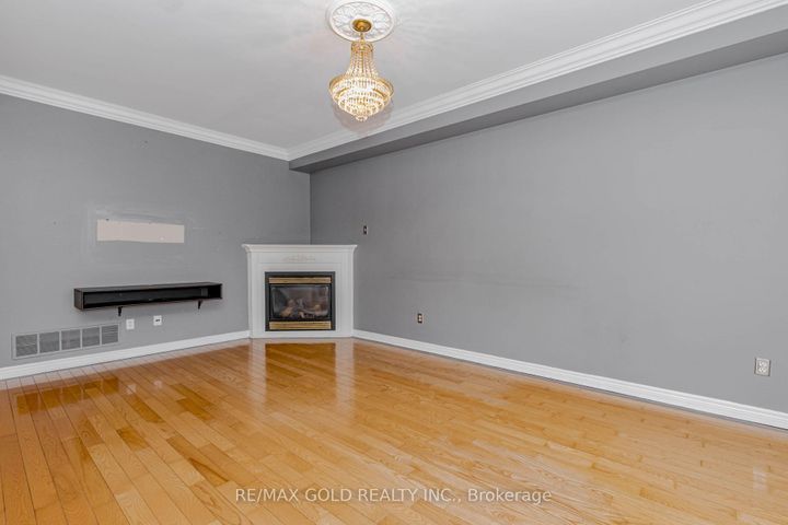 Photo 7 at 64 Mossgrove Crescent, Northwest Sandalwood Parkway, Brampton