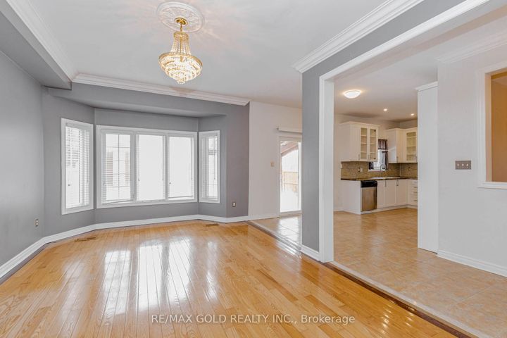 Photo 9 at 64 Mossgrove Crescent, Northwest Sandalwood Parkway, Brampton