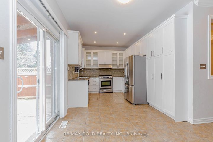 Photo 10 at 64 Mossgrove Crescent, Northwest Sandalwood Parkway, Brampton