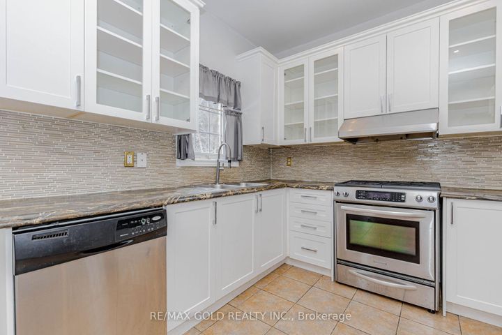 Photo 13 at 64 Mossgrove Crescent, Northwest Sandalwood Parkway, Brampton