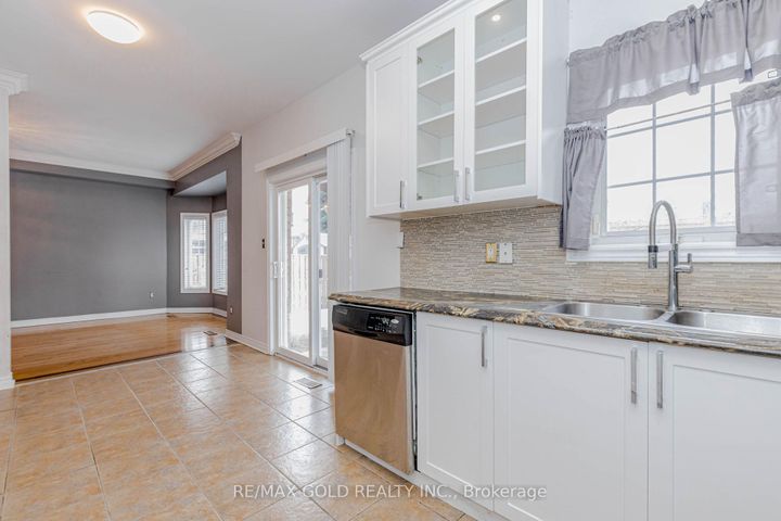 Photo 14 at 64 Mossgrove Crescent, Northwest Sandalwood Parkway, Brampton