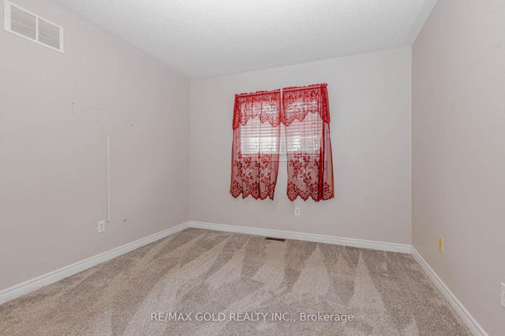 Photo 26 at 64 Mossgrove Crescent, Northwest Sandalwood Parkway, Brampton