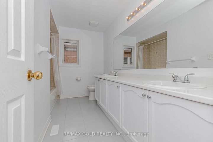 Photo 31 at 64 Mossgrove Crescent, Northwest Sandalwood Parkway, Brampton