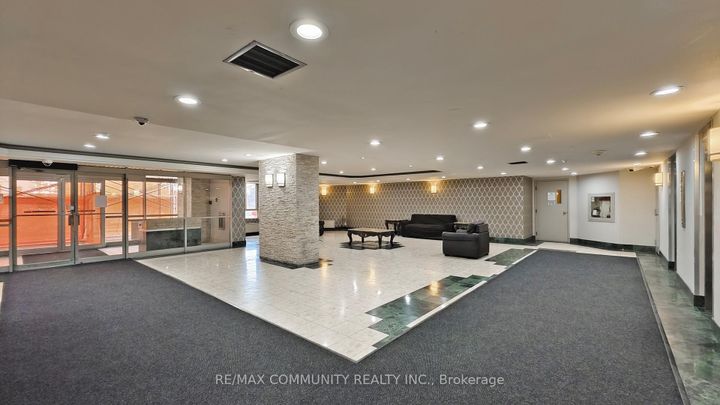 Photo 2 at 707 - 41 Markbrook Lane, Jamestown, Toronto