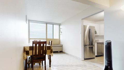 Photo 7 at 707 - 41 Markbrook Lane, Jamestown, Toronto