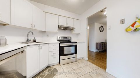 Photo 10 at 707 - 41 Markbrook Lane, Jamestown, Toronto