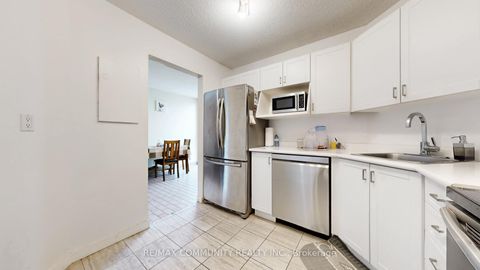 Photo 11 at 707 - 41 Markbrook Lane, Jamestown, Toronto