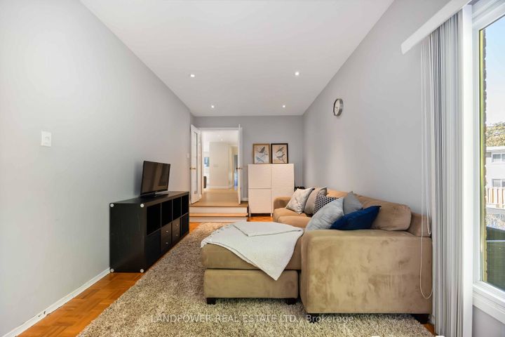 Photo 13 at 48 Marowyne Drive, Don Valley Village, Toronto