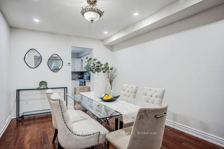 Photo 7 at 5580 Millbrook Lane, East Credit, Mississauga