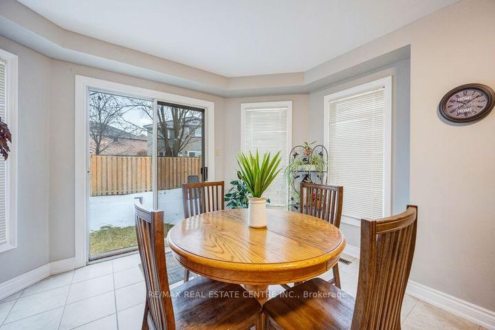 Photo 13 at 5580 Millbrook Lane, East Credit, Mississauga