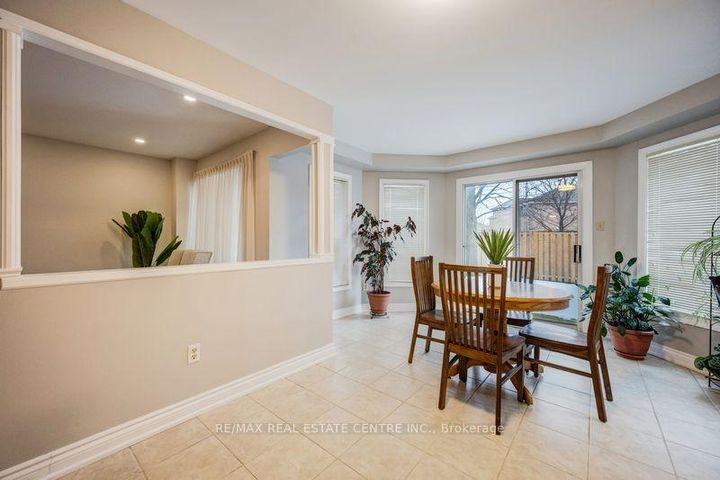 Photo 15 at 5580 Millbrook Lane, East Credit, Mississauga