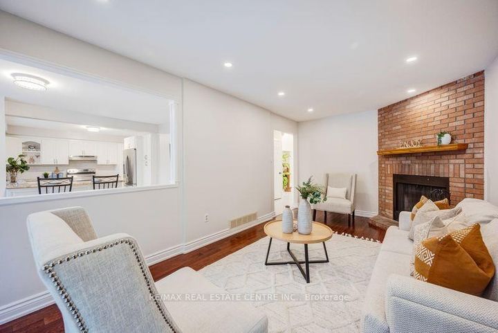 Photo 19 at 5580 Millbrook Lane, East Credit, Mississauga