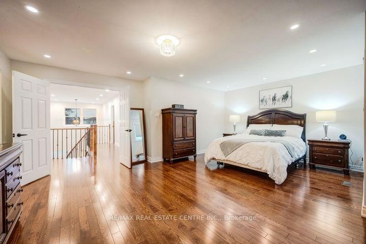 Photo 24 at 5580 Millbrook Lane, East Credit, Mississauga