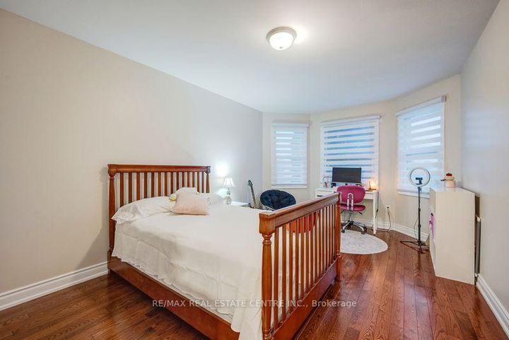 Photo 29 at 5580 Millbrook Lane, East Credit, Mississauga