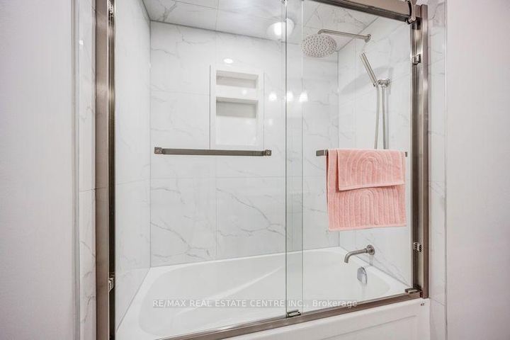 Photo 32 at 5580 Millbrook Lane, East Credit, Mississauga