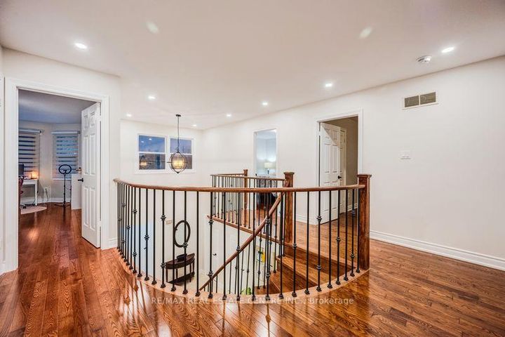 Photo 33 at 5580 Millbrook Lane, East Credit, Mississauga