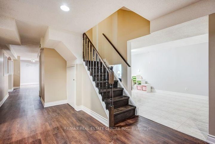 Photo 34 at 5580 Millbrook Lane, East Credit, Mississauga