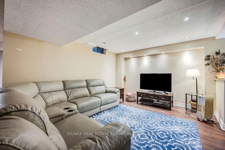 Photo 36 at 5580 Millbrook Lane, East Credit, Mississauga