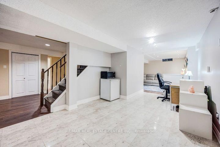 Photo 38 at 5580 Millbrook Lane, East Credit, Mississauga