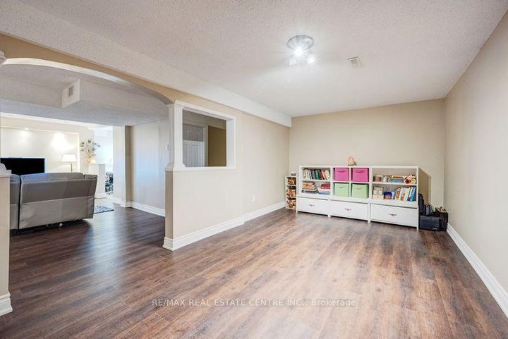 Photo 40 at 5580 Millbrook Lane, East Credit, Mississauga